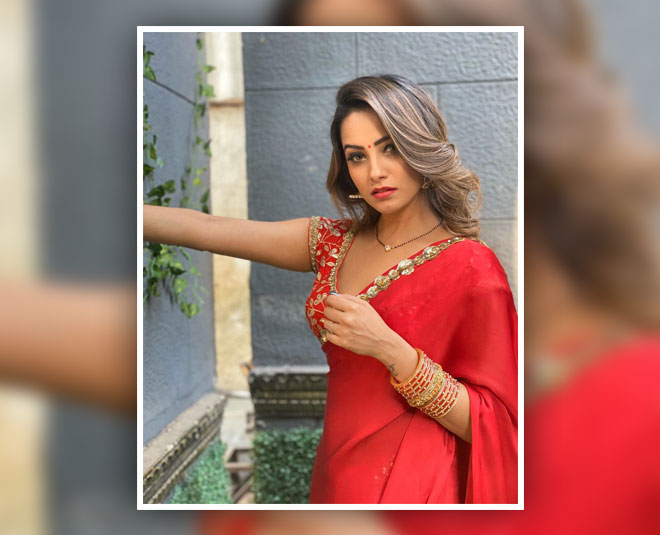 anita hassanandani in red saree