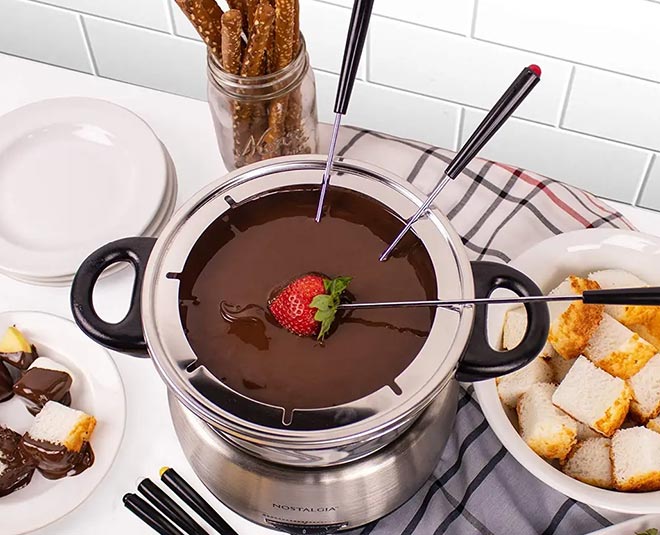 celebrate valentines day these hot chocolate shop around delhi inside 