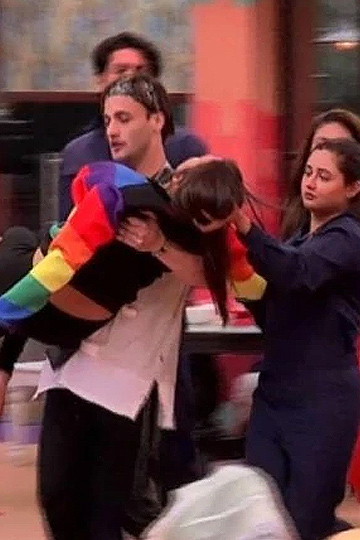 Bigg boss 13 himanshi faints full episode hot sale