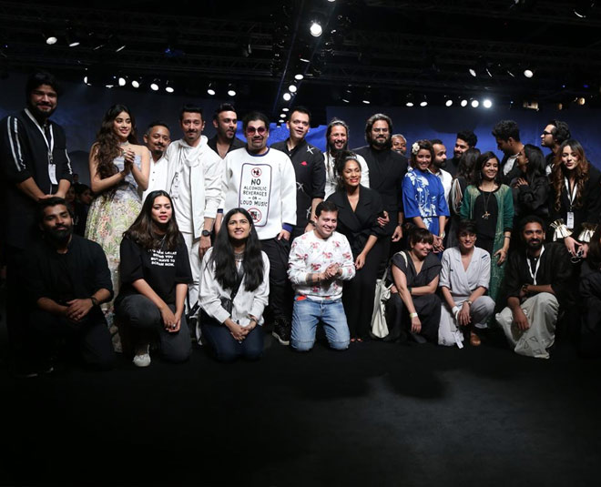 टीम शो- janhvi vickky fashion show