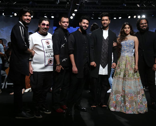 डिजाइनर हिट- janhvi vickky lakme fashion week