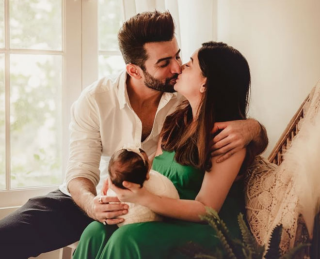 लास वेगस में दोबारा शादी- mahi vij and her new born daughter