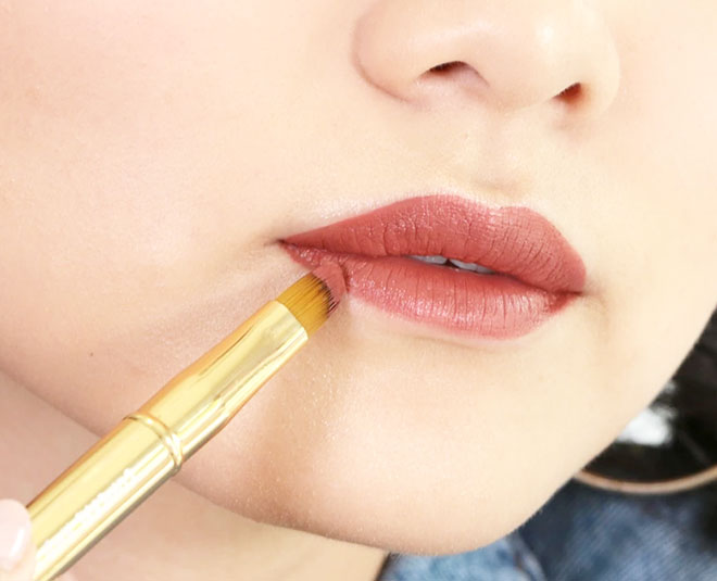 makeup hacks to make your lips bigger inside 