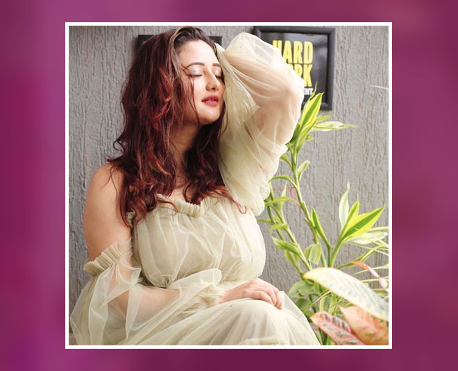ऑफ शोल्डर गाउन वाला खूबसूरत लुक rashami desai beautiful look