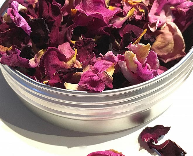 Treat Dry Dull Skin, Get That Glow With Face Packs Made With Dried Rose Petals-Treat Dry Dull Skin, Get That Glow With Face Packs Made With Rose Petals