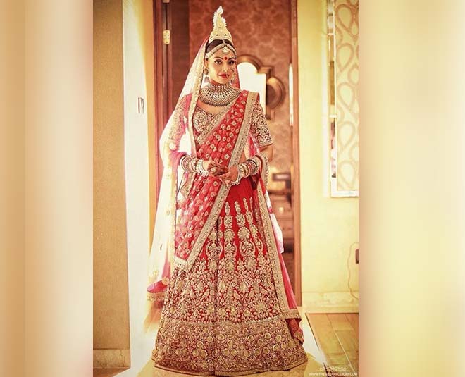 बिपाशा बासु sabyasachi mukherjee lehenga for their wedding birthday special inside