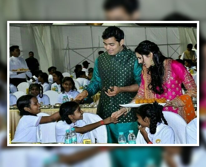 अन्नसेवा shloka meheta akash ambani at pooja