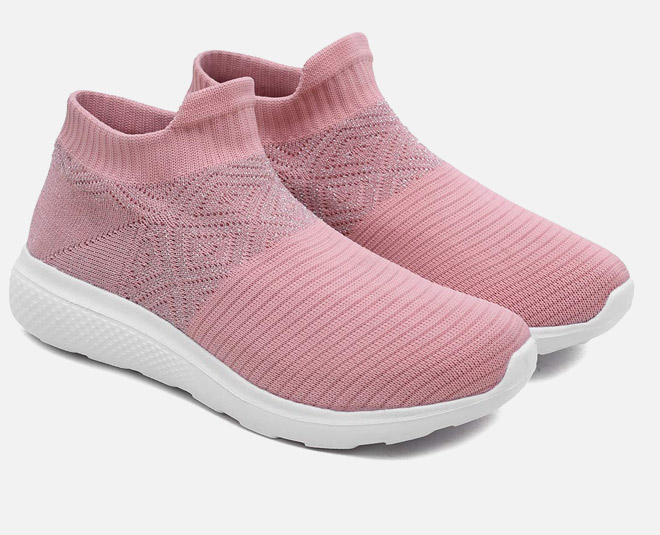 sneakers to wear with leggings