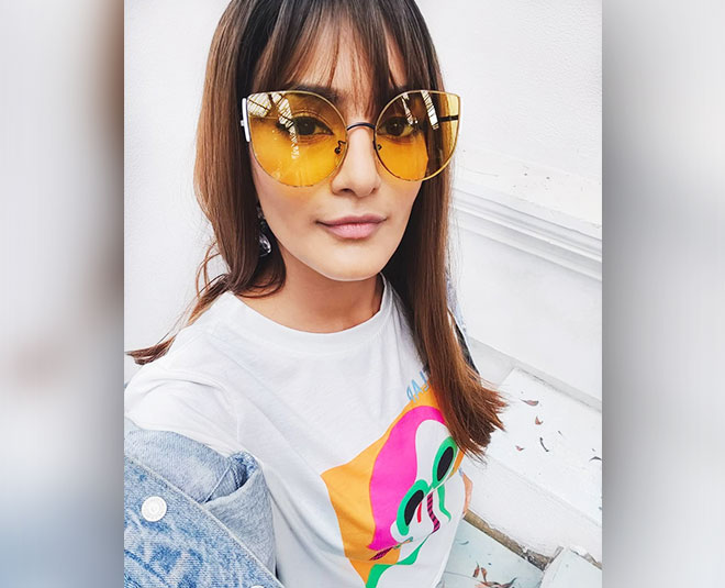 कैट आई ग्लासेज tv actress priyanka purohit stylish goggles inside