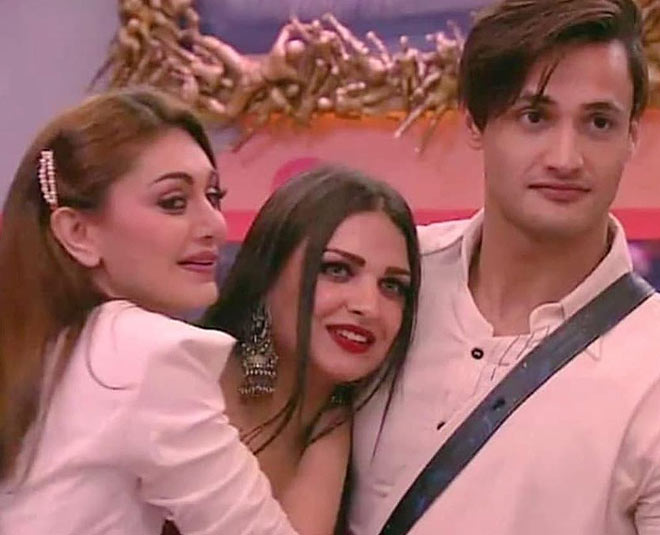Himanshi Khurana  Supporting  Rival Shehnaz Gill