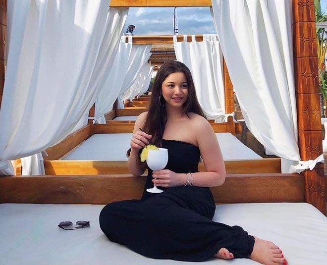 Sachin tendulkar daughter Sara Tendulkar pictures are going viral inside 