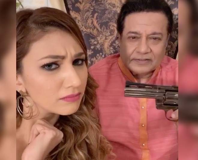 anup Jalota jasleen matharu tik tok viral video inside