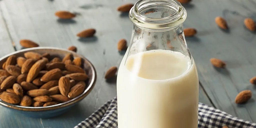 Add Almond Oil In Milk To Reduce Wrinkles And Hair Fall | HerZindagi