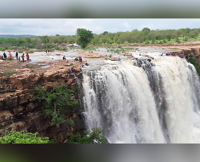 biggest and most beautiful natural waterfalls in india inside 
