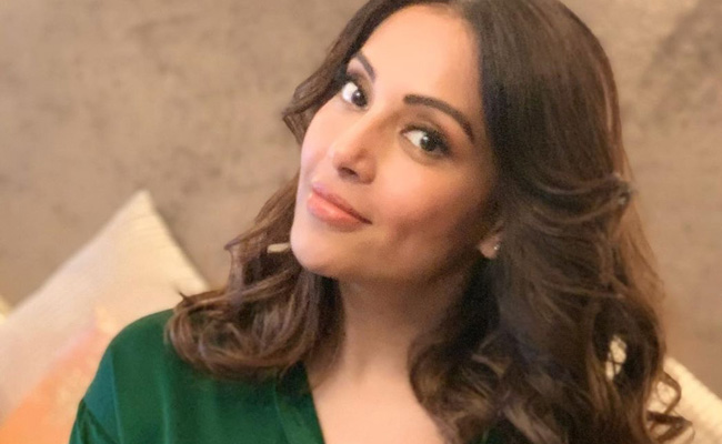 For which movie did she win Global Indian Film Awards for Best Actress? bipasha basu quiz five