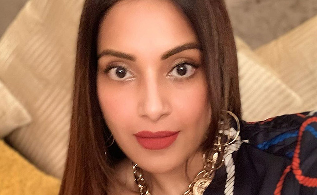 Bipasha hosted which reality show? bipasha basu quiz six