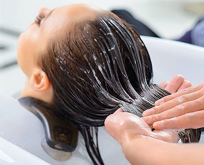 Know How To Prevent Frizzy And Static Hair In Winter In Hindi