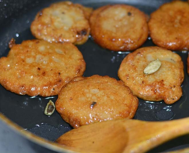 Easy And Quick Recipe Of Bengali Dessert Gokul Pithe-Do You Love Sweets ...