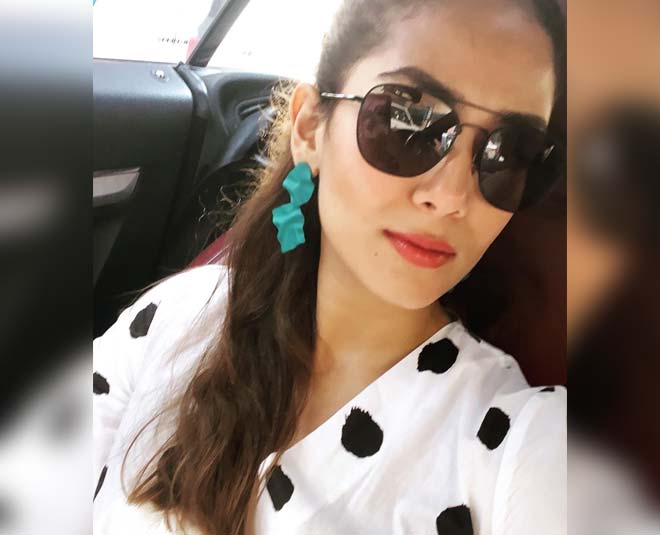 mira kapoor carfie