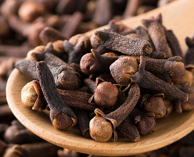 natural antibiotics clove inside 