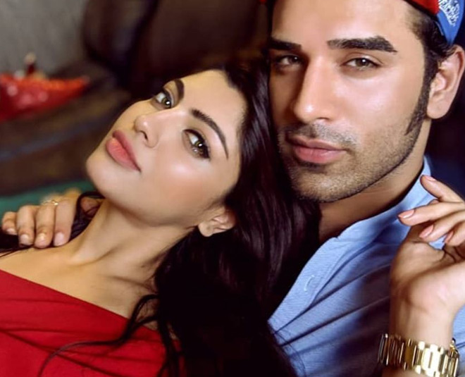 paras chhabra girlfriend akanksha puri inside 