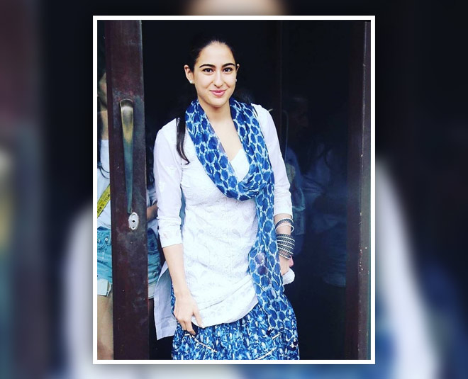 ब्लू बैंगल्स sara ali khan bangle style blue