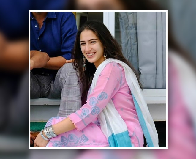 मैटेलिक बैंगल्स sara ali khan bangle style metallic