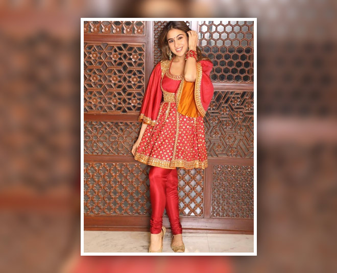 रेड बैंगल्स sara ali khan bangle style red