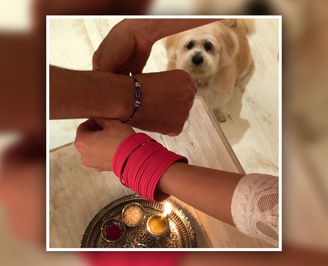 पिंक बैंगल्स sara ali khan pink bangles