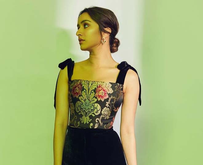 shraddha kapoor party hairstyles low bun