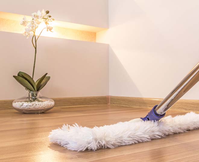 things to never clean with vinegar wooden floor