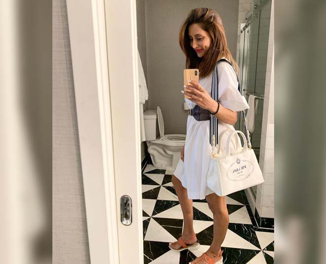 vj anusha dandekar in white dress