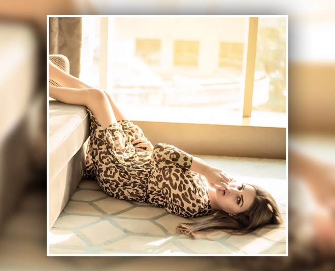 actress himanshi khurana latest looks inside 