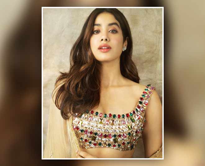 bollywood actress janhvi kapoor earring style inside  ()
