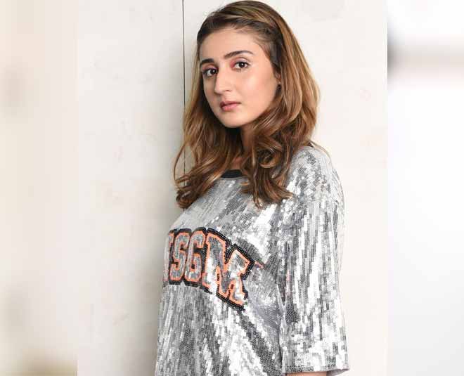 dhvani bhanushali fashion inside