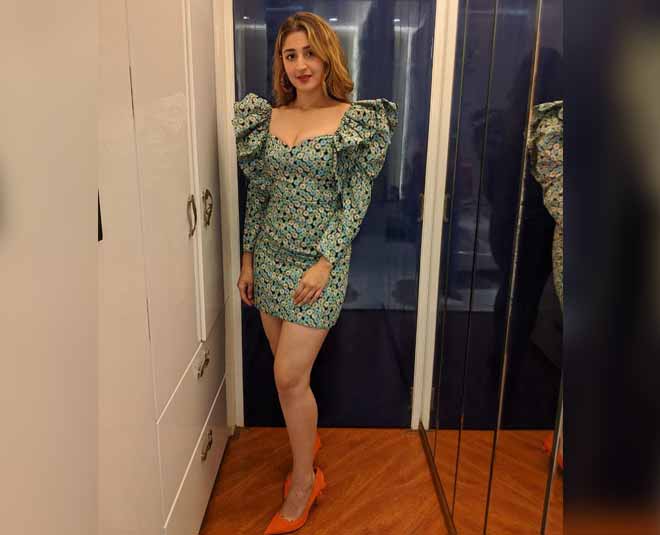 dhvani bhanushali looks inside