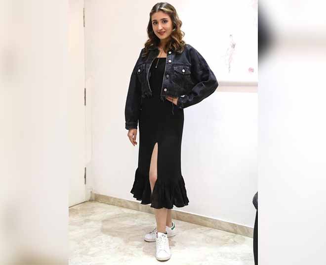 dhvani bhanushali stylish looks inside