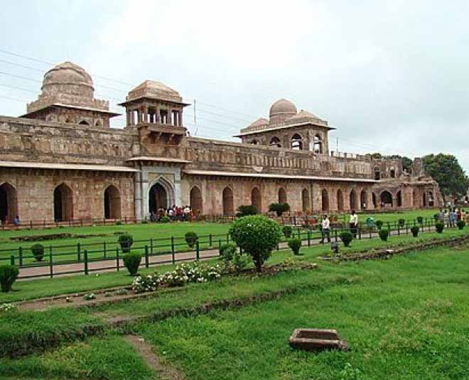 haathi mahal travel destination in madhya pradesh inside
