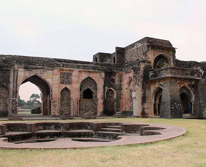 haathi mahal travel destination in madhya pradesh inside