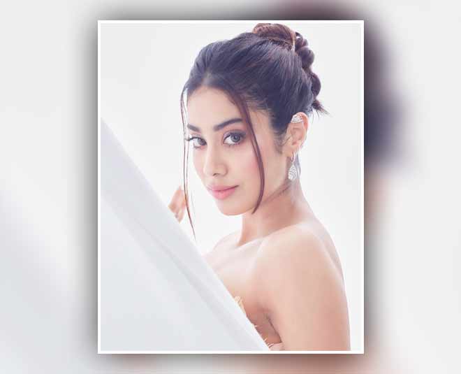 janhvi kapoor earring style inside 