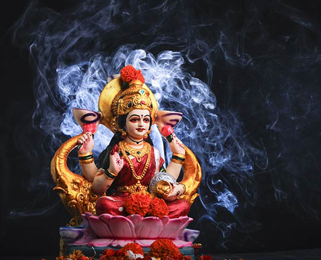 Keep These 5 Things At Home To Invite Goddess Lakshmi In Hindi Keep These 5 Things At Home To