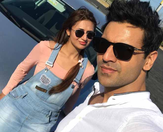 ऐसे साथ फुर्सत के पल बिताते हैं vivek and divyanka couple moments inside