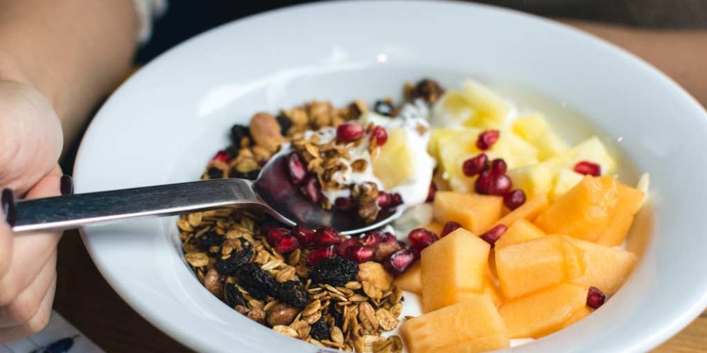 Can The Colour Of Your Plate Affect How Much You Eat? Can The Colour