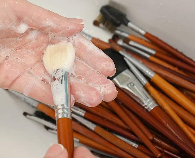 covid  how to sanitise makeup products inside 