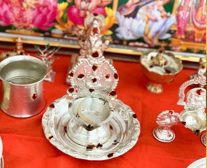 good ways to clean pooja utensils inside 