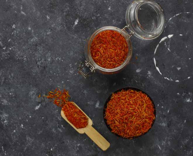 3 Amazing Easy Homemade Saffron Face Masks For Glowing Skin In Hindi
