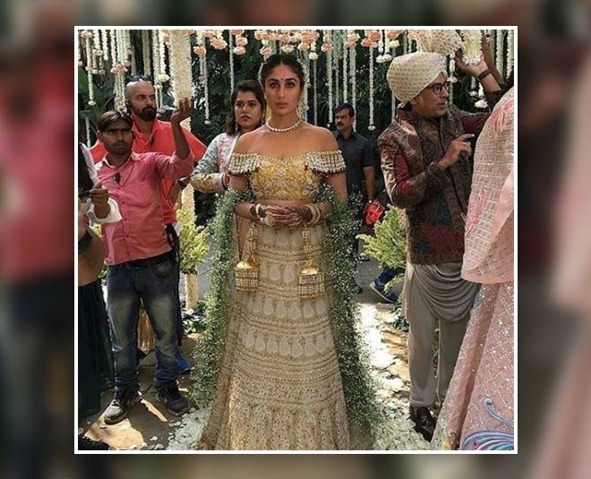 kareena kapoor off shoulder blouse design