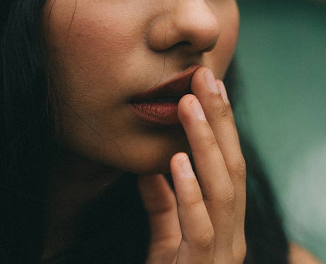 know best tips makeup on lips to hide its traces inside 