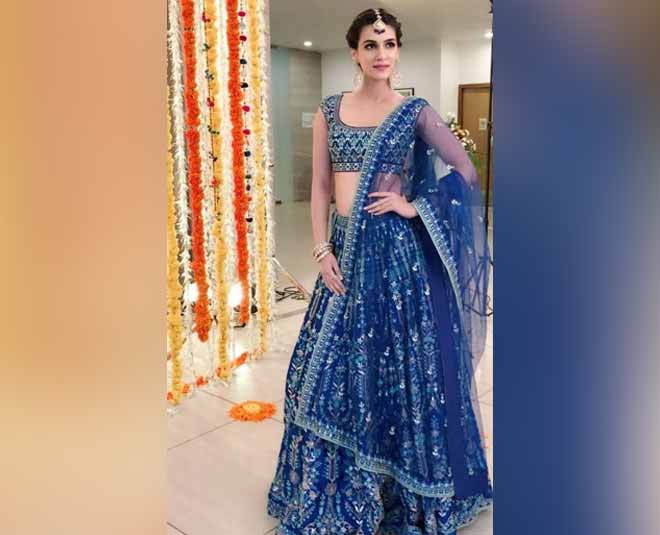 नीले लहंगे में खूबसूरत अंदाज kriti sanon beautiful lehenga