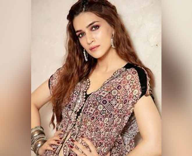 मल्टी कलर्ड श्रग kriti sanon casual look